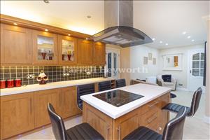 Kitchen and breakfast area