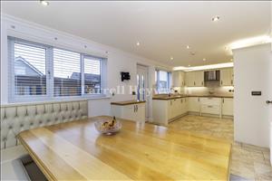 Kitchen dining room